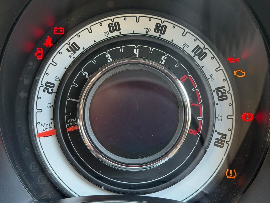 Fiat 500 dashboard with the ignition on: warning lights lit but the centre LCD display completely blank